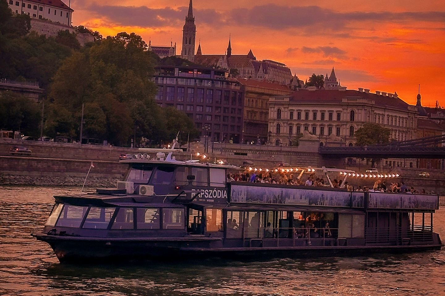 Leia mais sobre o artigo Cruzeiro pelo Rio Danúbio em Budapeste: um dos passeios mais imperdíveis da capital húngara