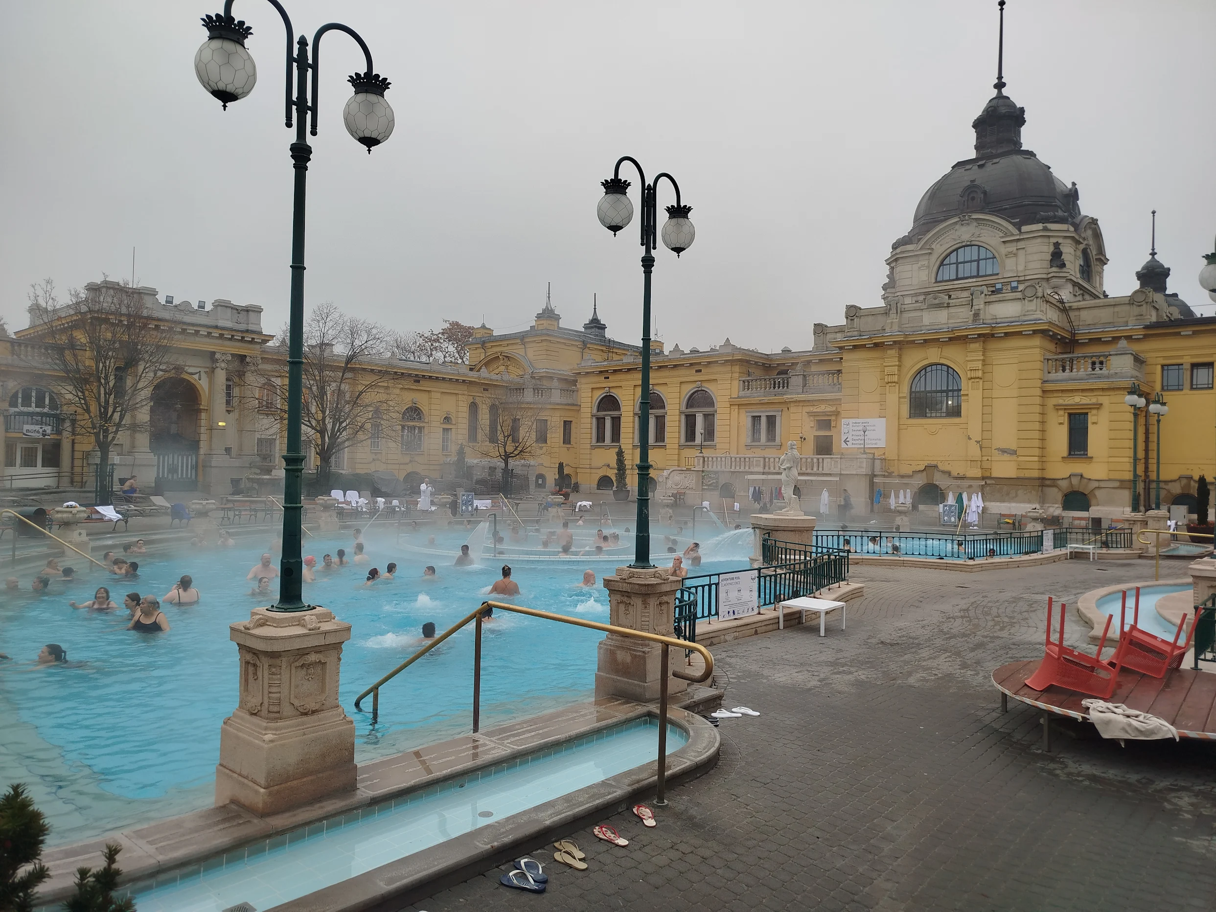 Leia mais sobre o artigo Spa Széchenyi em Budapeste: relaxe no maior complexo de banhos termais da Europa