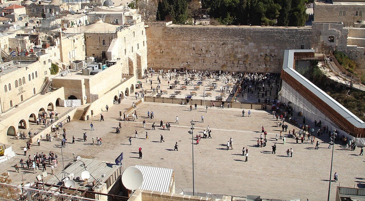 Leia mais sobre o artigo Como Visitar o Muro das Lamentações em Jerusalém com guia brasileiro