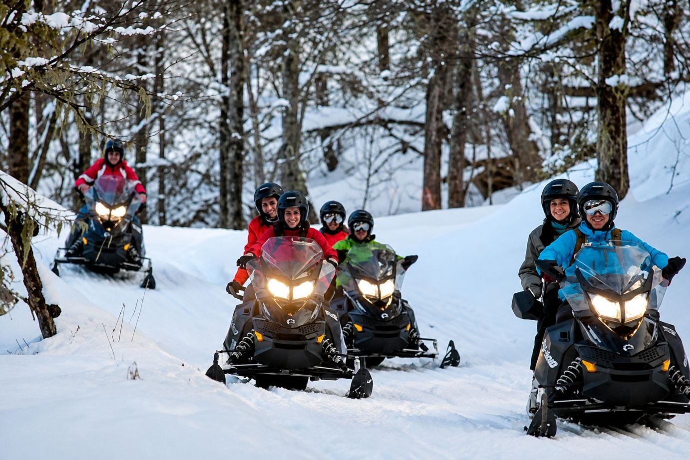 Leia mais sobre o artigo Passeio no Cerro Catedral com Guia Brasileiro: Travessia de Moto de Neve, uma das experiências mais emocionantes de Bariloche