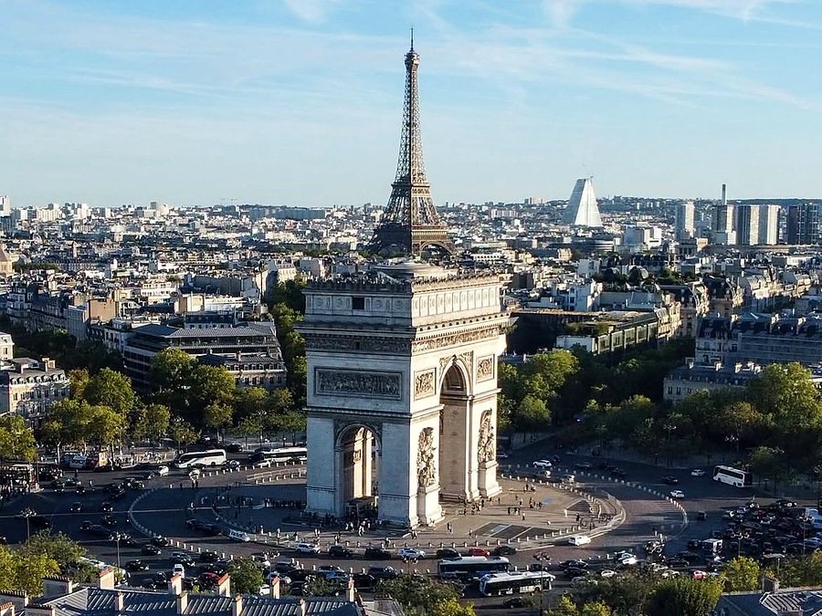 Arco do Triunfo e Torre Eiffel vistos do alto