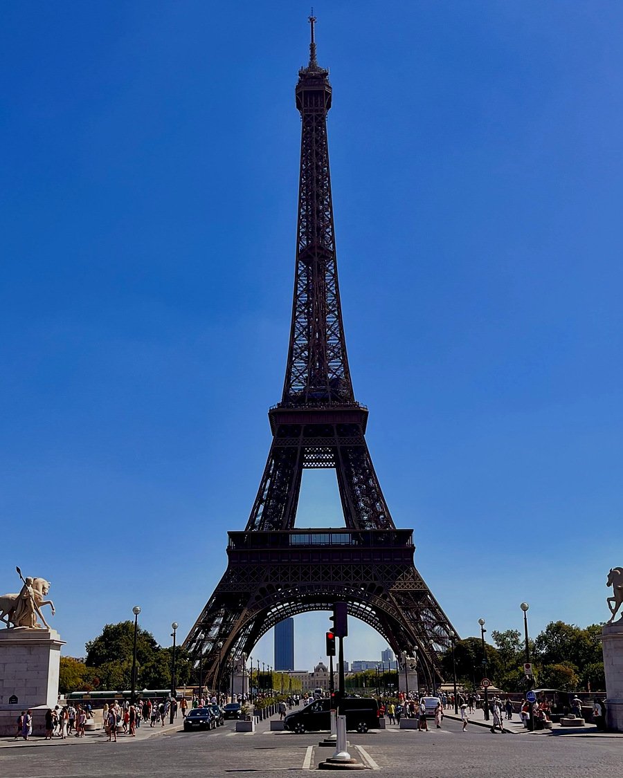 Torre Eiffel vista da ponte de Iéna, em Paris