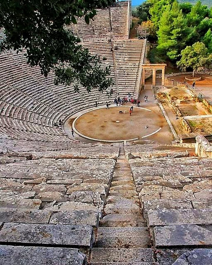 Teatro antigo de Epidauro visto do alto