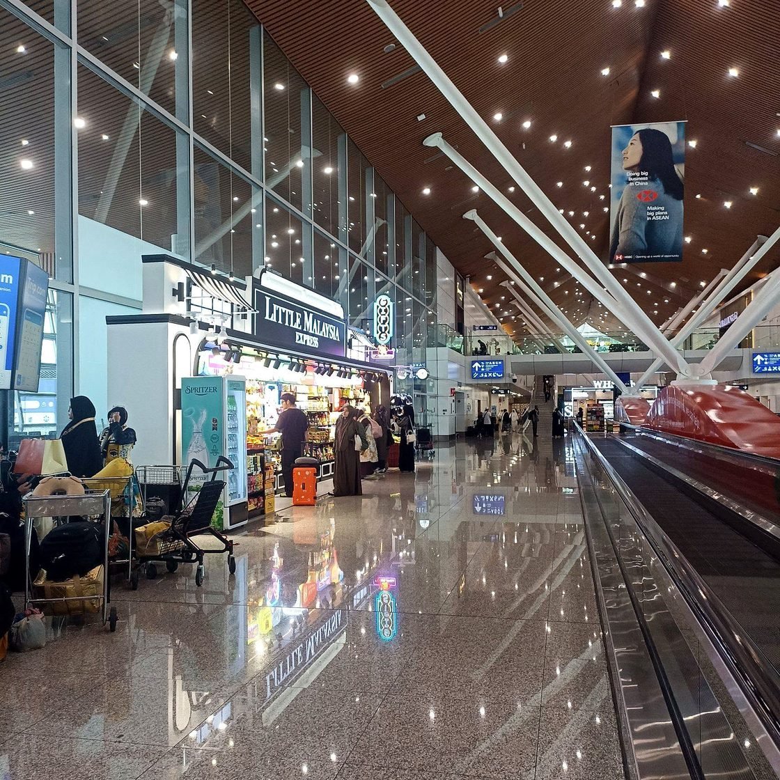 Saguão do Aeroporto Internacional de Kuala Lumpur (KLIA)