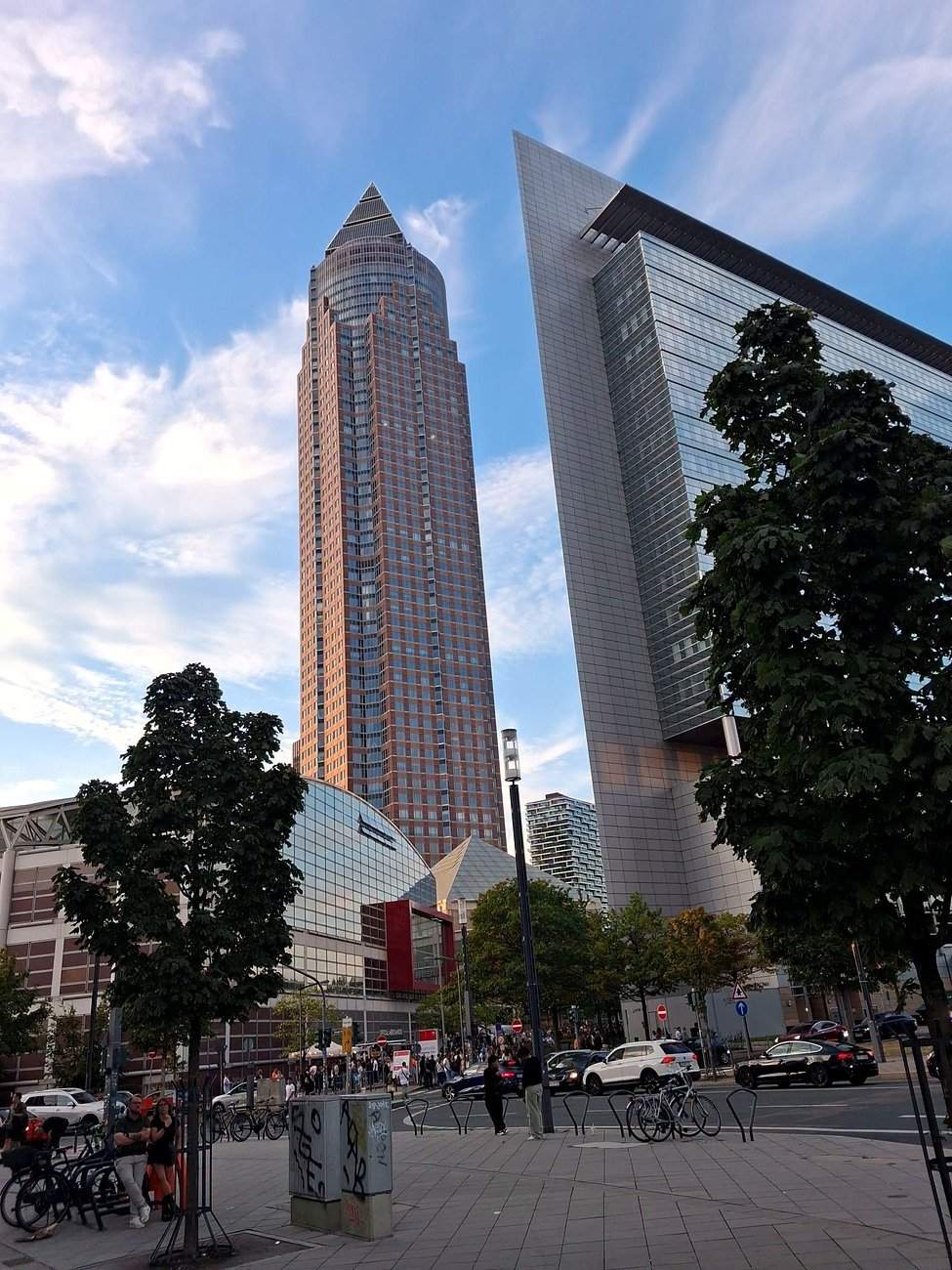 Torre Messeturm, ao lado do parque de exposições