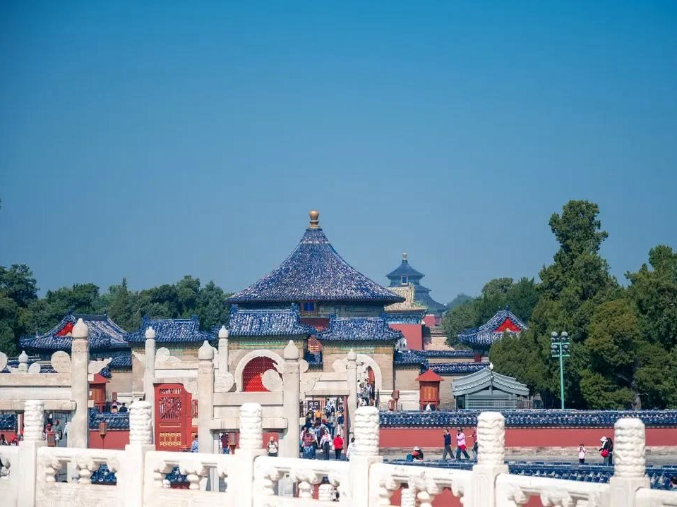 Templo do Céu, em Pequim, com seu telhado azul circular e as balaustradas de mármore