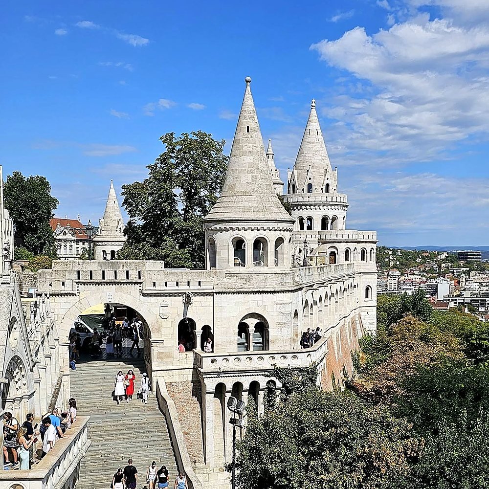 Torres brancas do Bastião dos Pescadores, em Buda