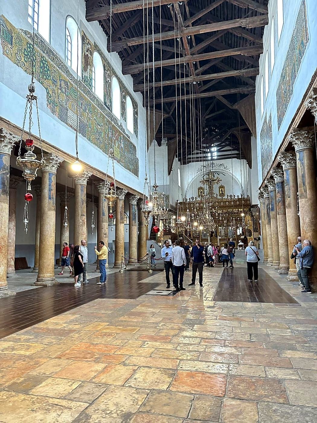Nave da Basílica da Natividade em Belém - passeio com guia brasileira em Jerusalém