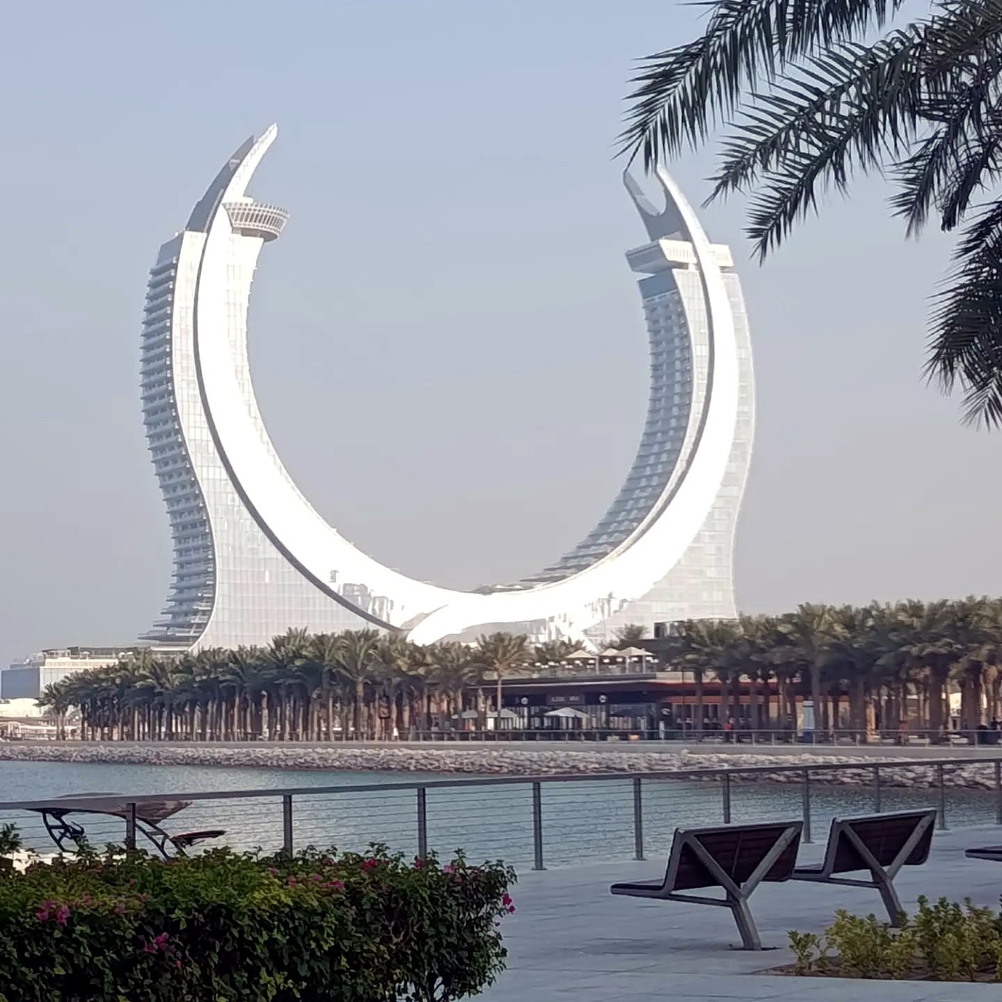 Katara Towers em forma de lua crescente em Lusail