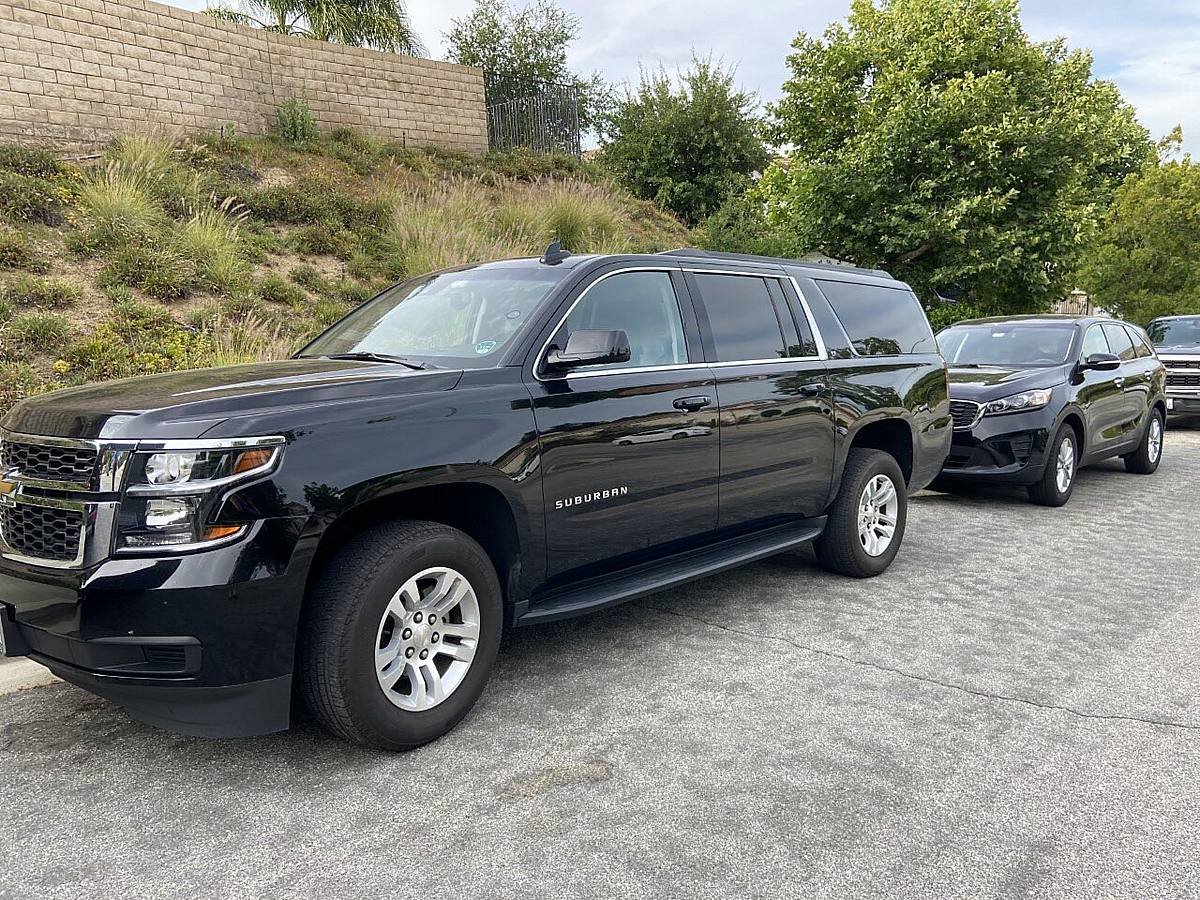SUV Chevrolet Suburban da GS Transportation usada nos transfers em Los Angeles