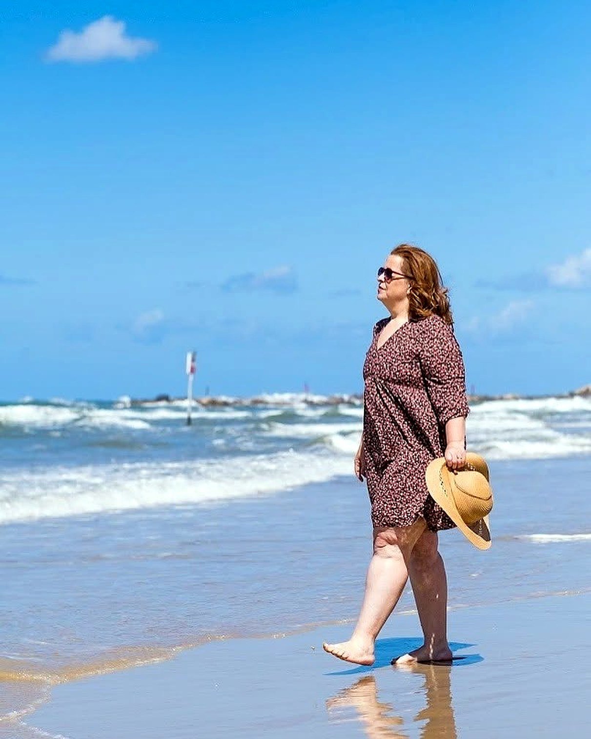 Thati, guia brasileira em Israel, na praia de Tel Aviv