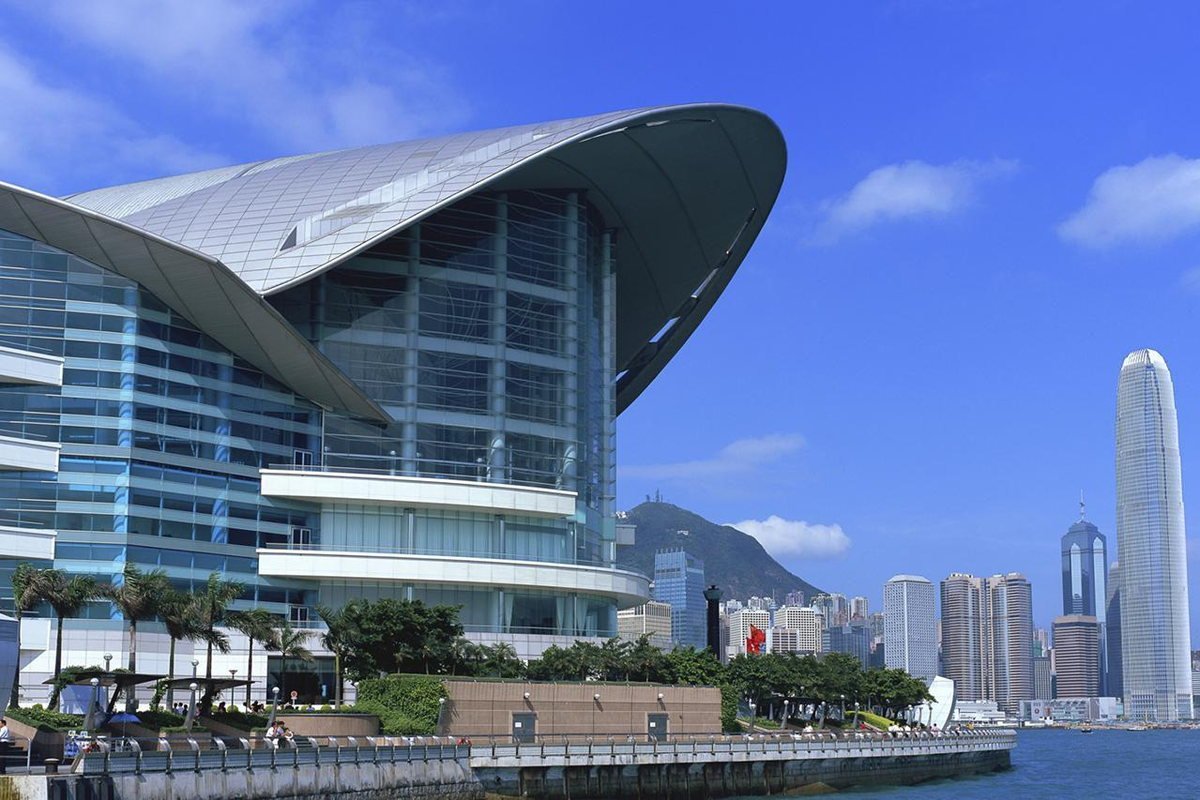 Fachada do Hong Kong Convention and Exhibition Centre, sede das feiras do HKTDC