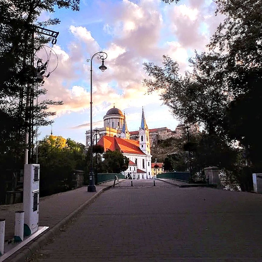 Basílica de Esztergom ao entardecer