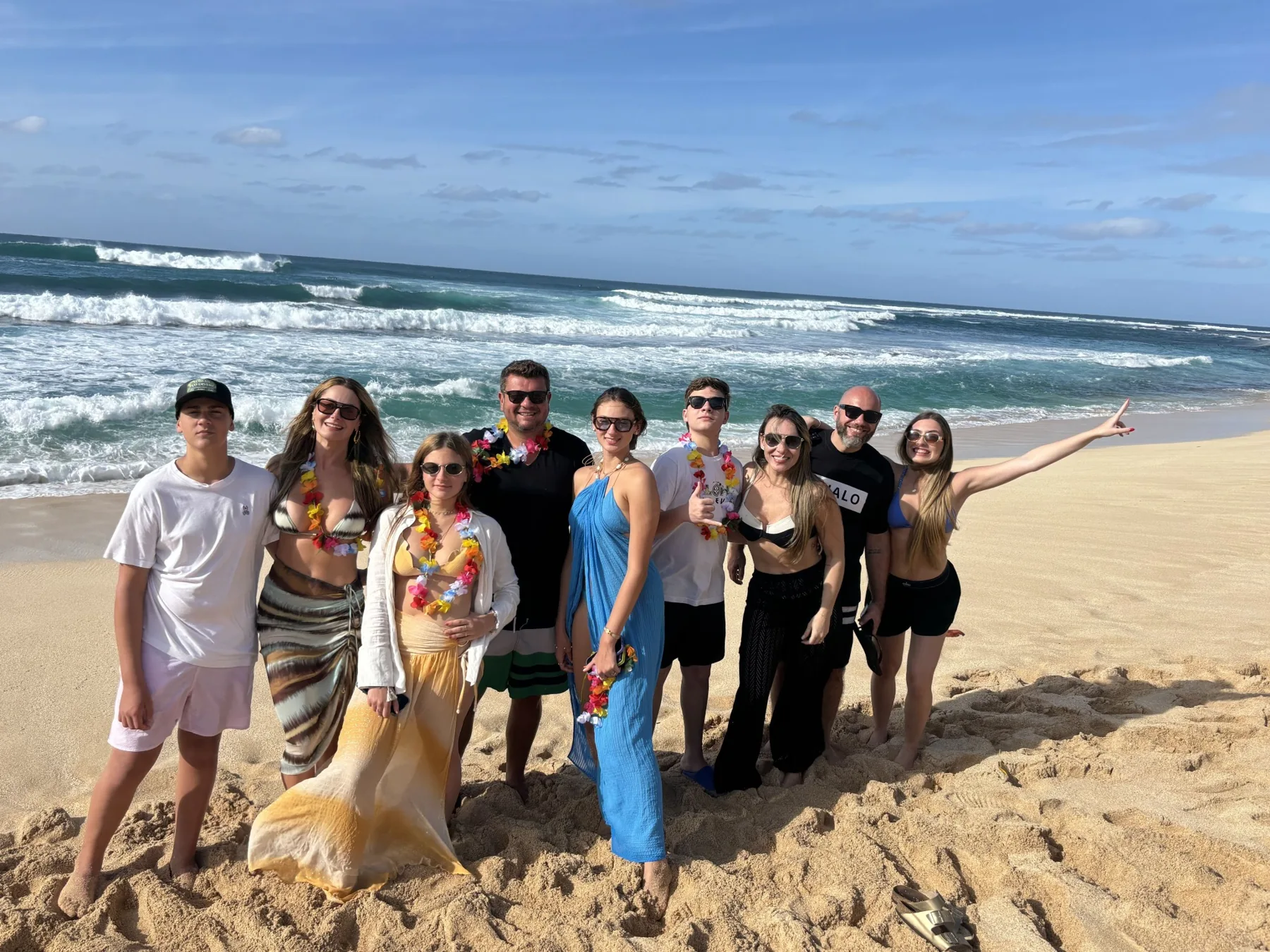 Grupo durante passeio privado em praia de Oahu no Havaí