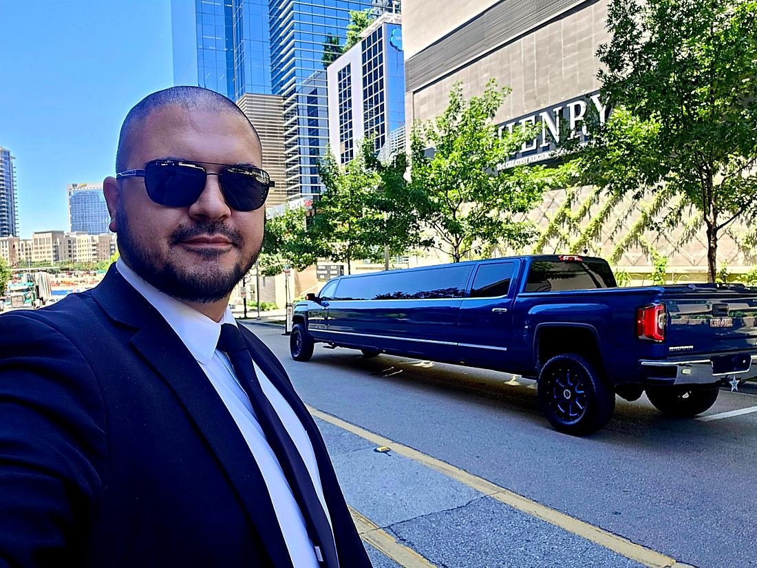 Limusine disponível para grupos e celebrações em Dallas