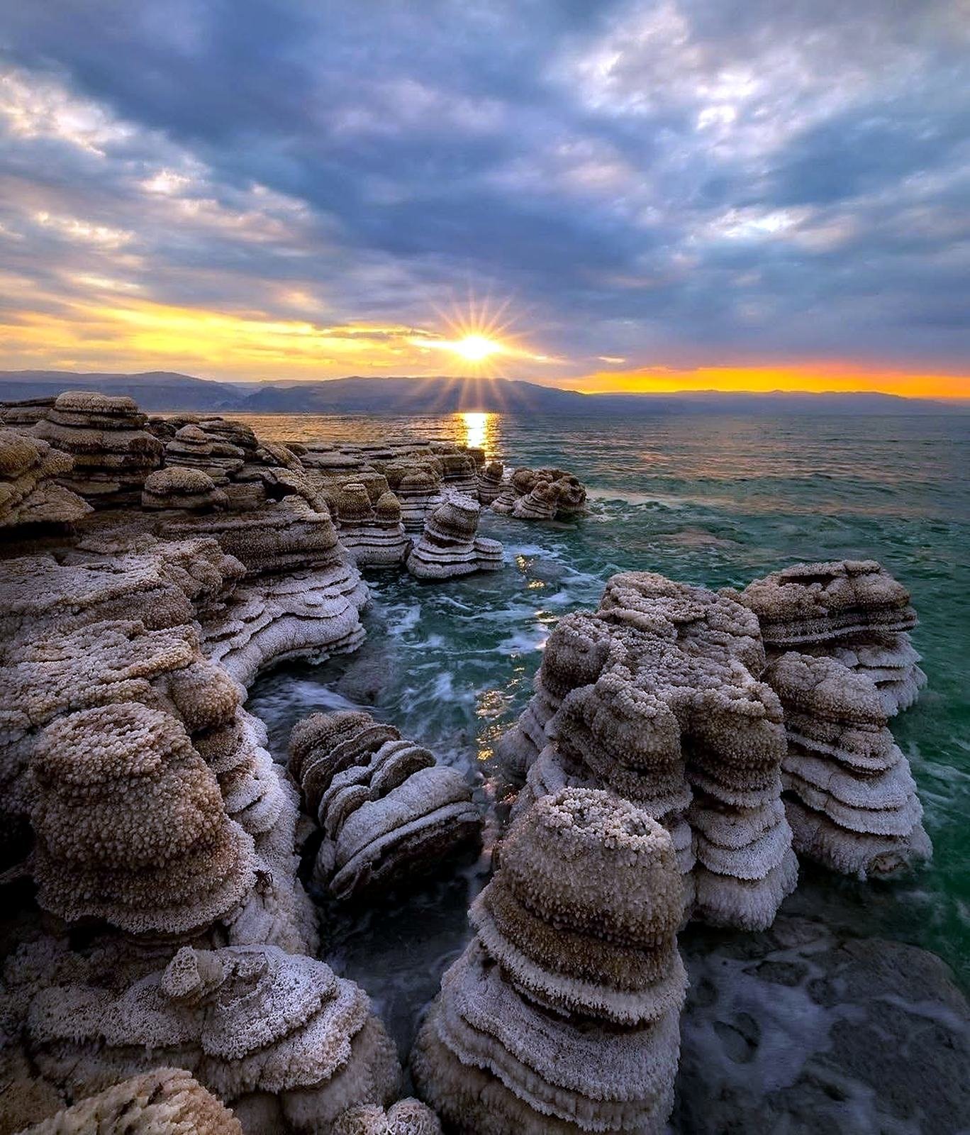 Formações de sal no Mar Morto ao pôr do sol - passeio com guia brasileira em Israel