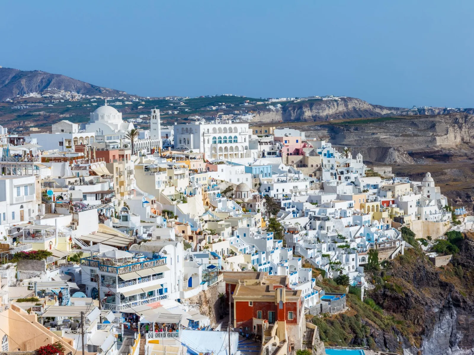 Casario branco de Fira, em Santorini, na borda da caldeira