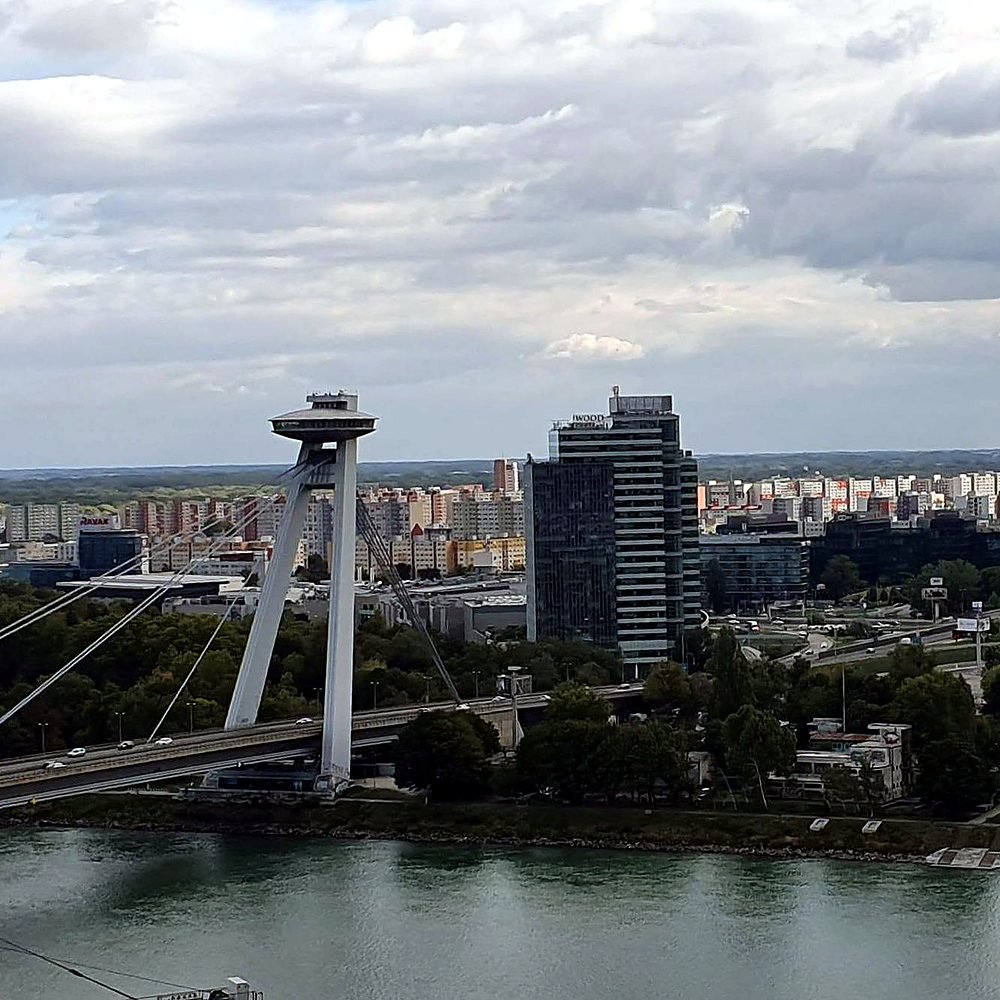 Ponte UFO sobre o Danúbio em Bratislava