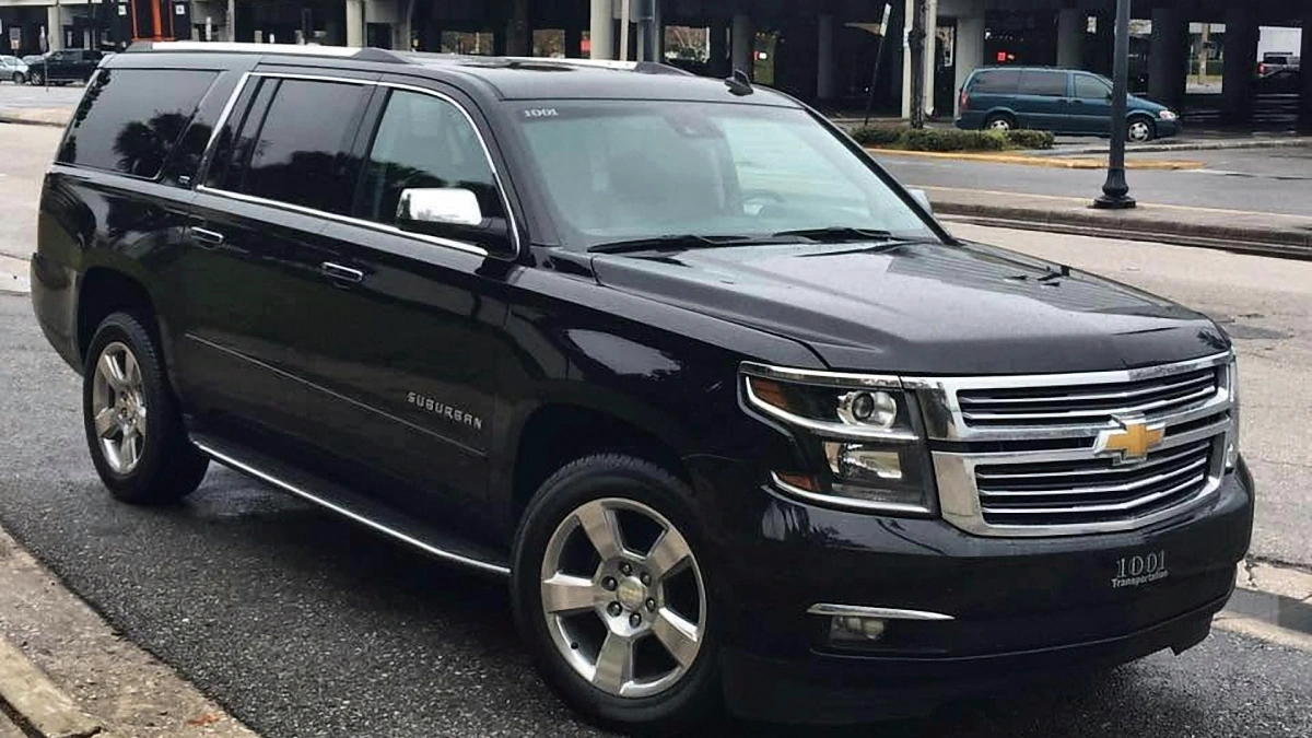 SUV preta da 1001 Transportation usada no transfer entre Tampa e Orlando
