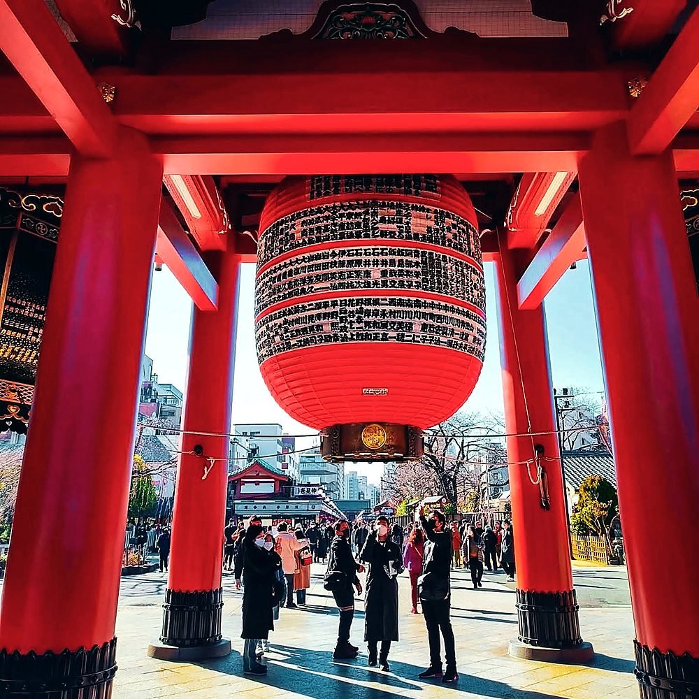 Lanterna vermelha gigante no portão do Templo Senso-ji, em Asakusa