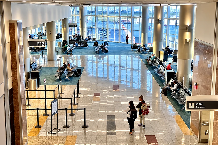 Saguão do terminal do Aeroporto Internacional de Atlanta