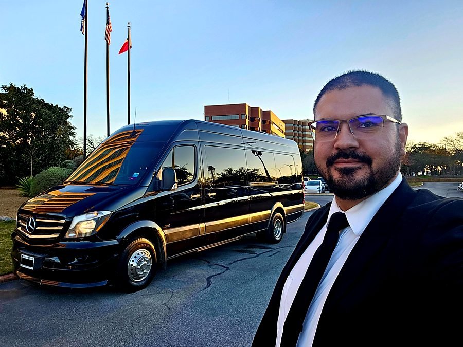 Van Mercedes-Benz Sprinter usada para grupos em Dallas