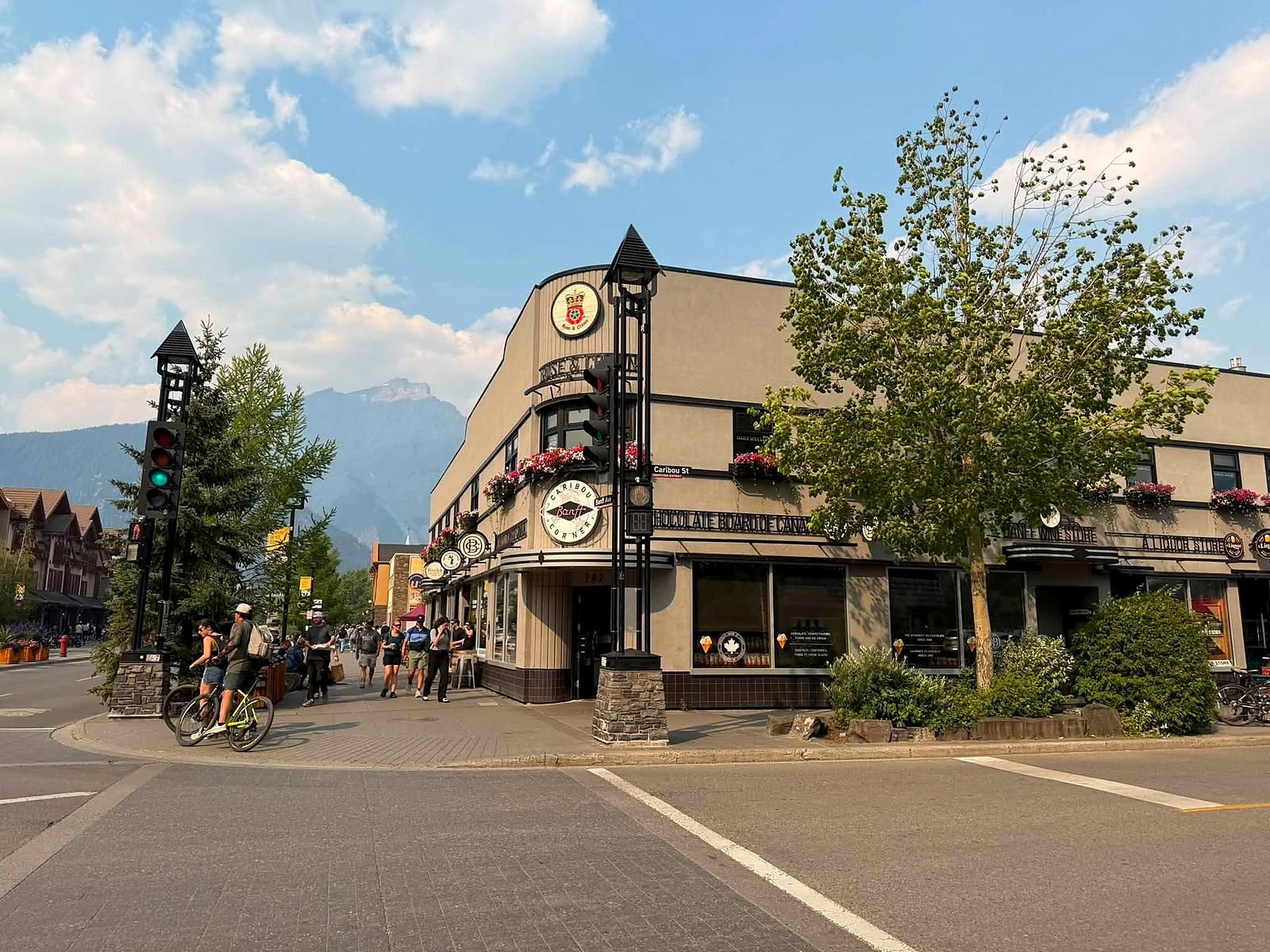 Centro de Banff no verão