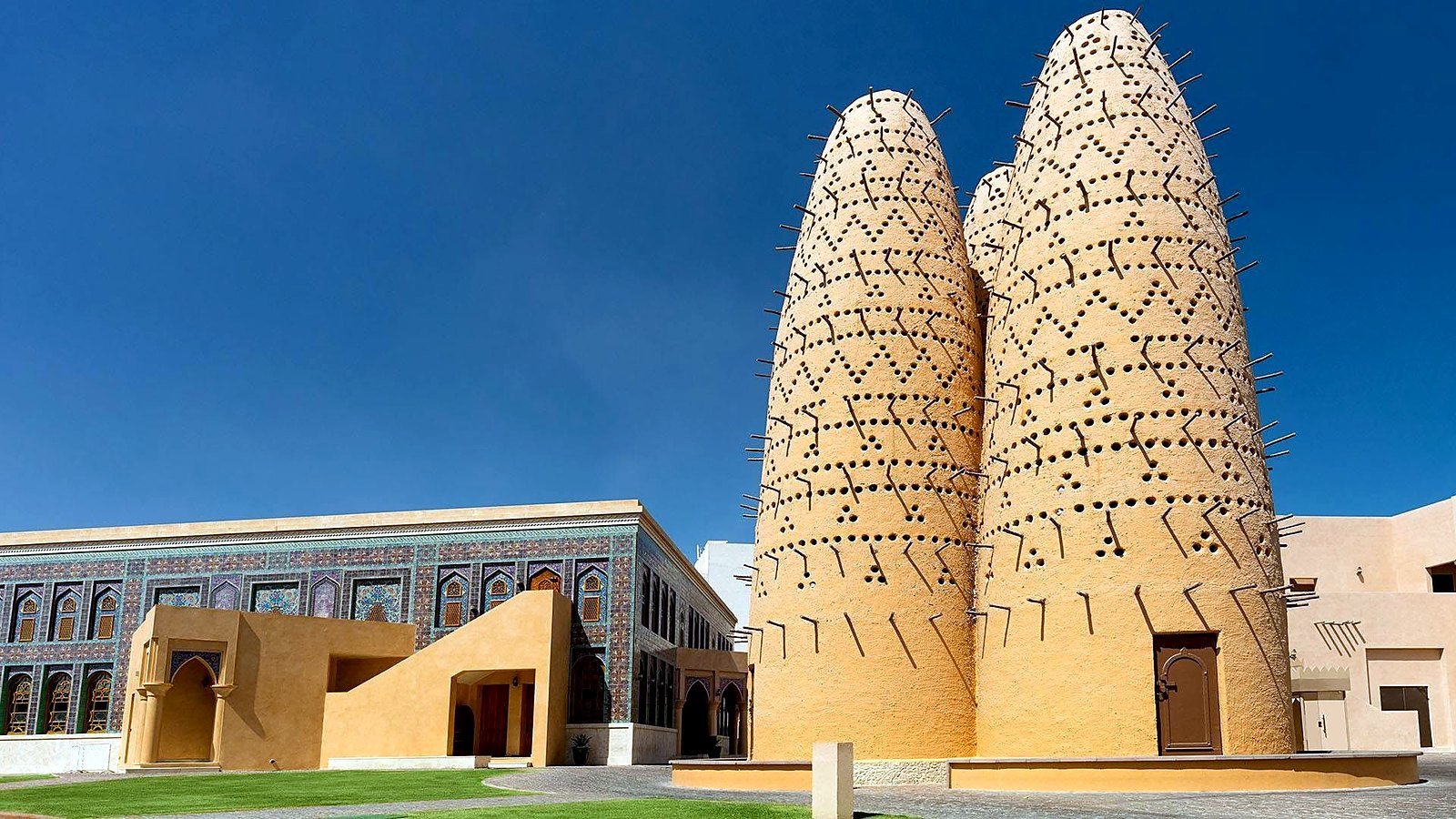 Torres de pombos em adobe da Katara Cultural Village