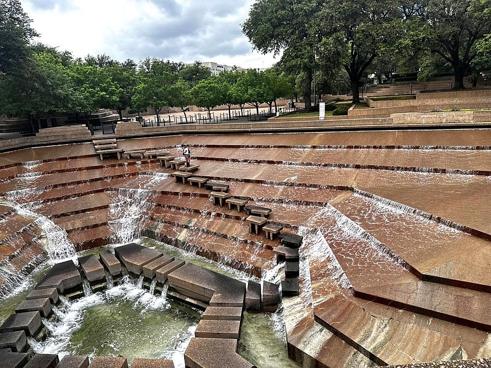 Quedas d'água dos Fort Worth Water Gardens