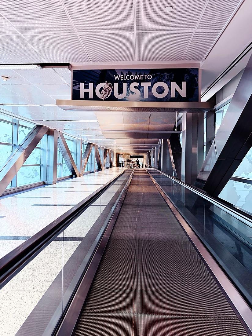 Placa de boas-vindas a Houston no corredor do aeroporto