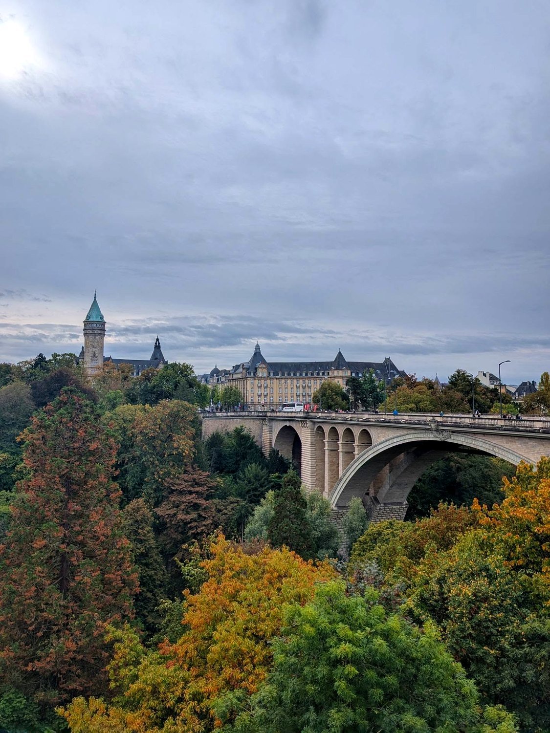 Ponte Adolphe sobre o vale da Pétrusse em Luxemburgo