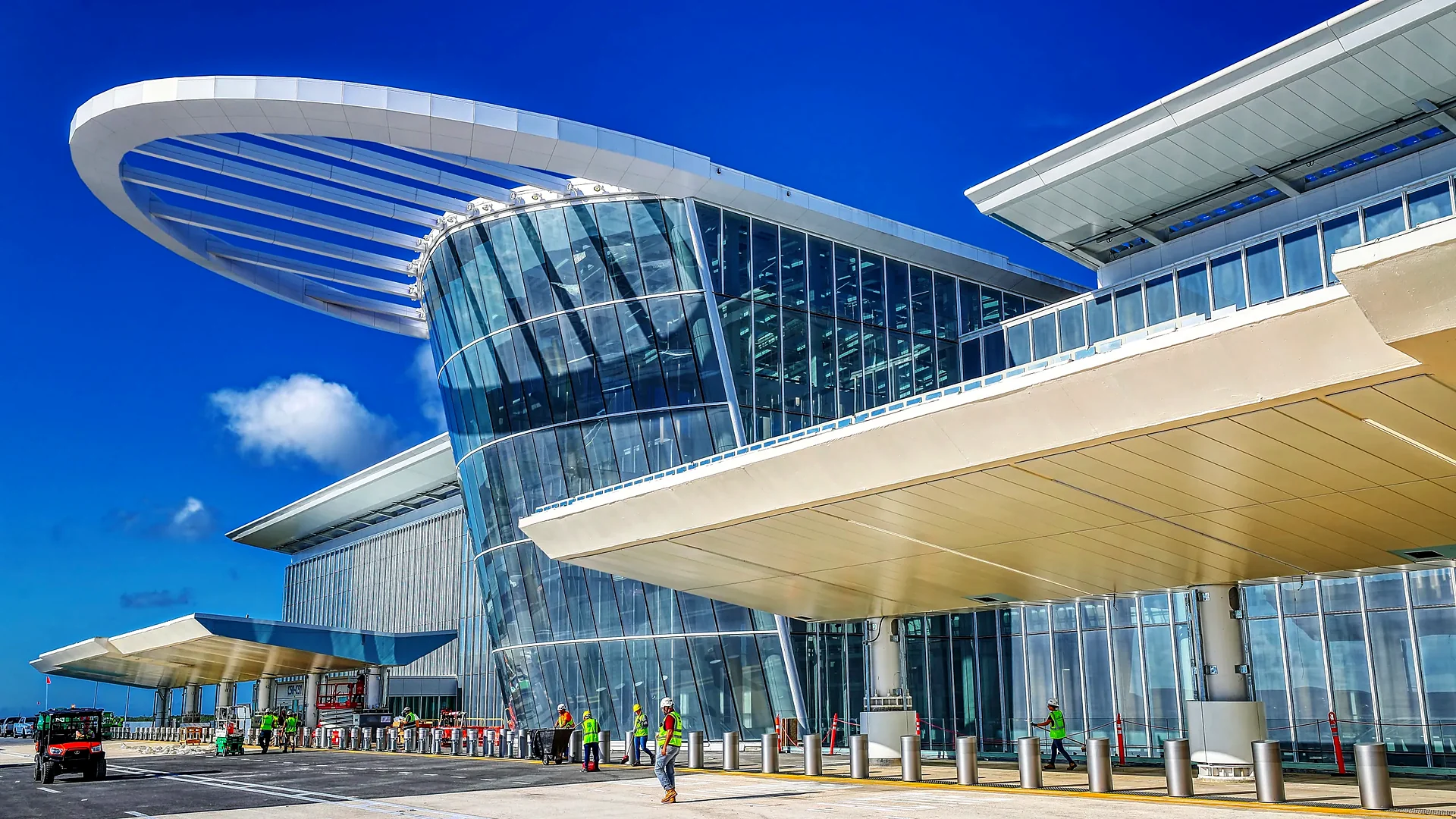 Fachada do novo Terminal C do Aeroporto Internacional de Orlando
