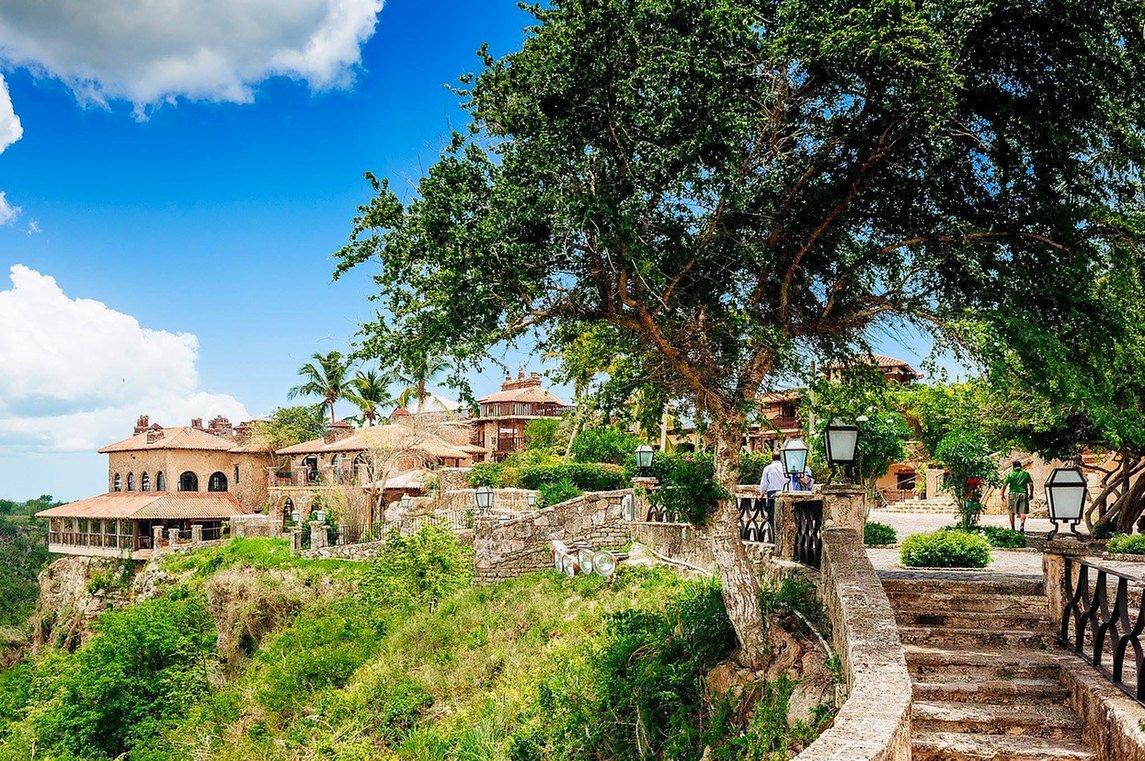 Vila de pedra de Altos de Chavón sobre o Rio Chavón, em La Romana