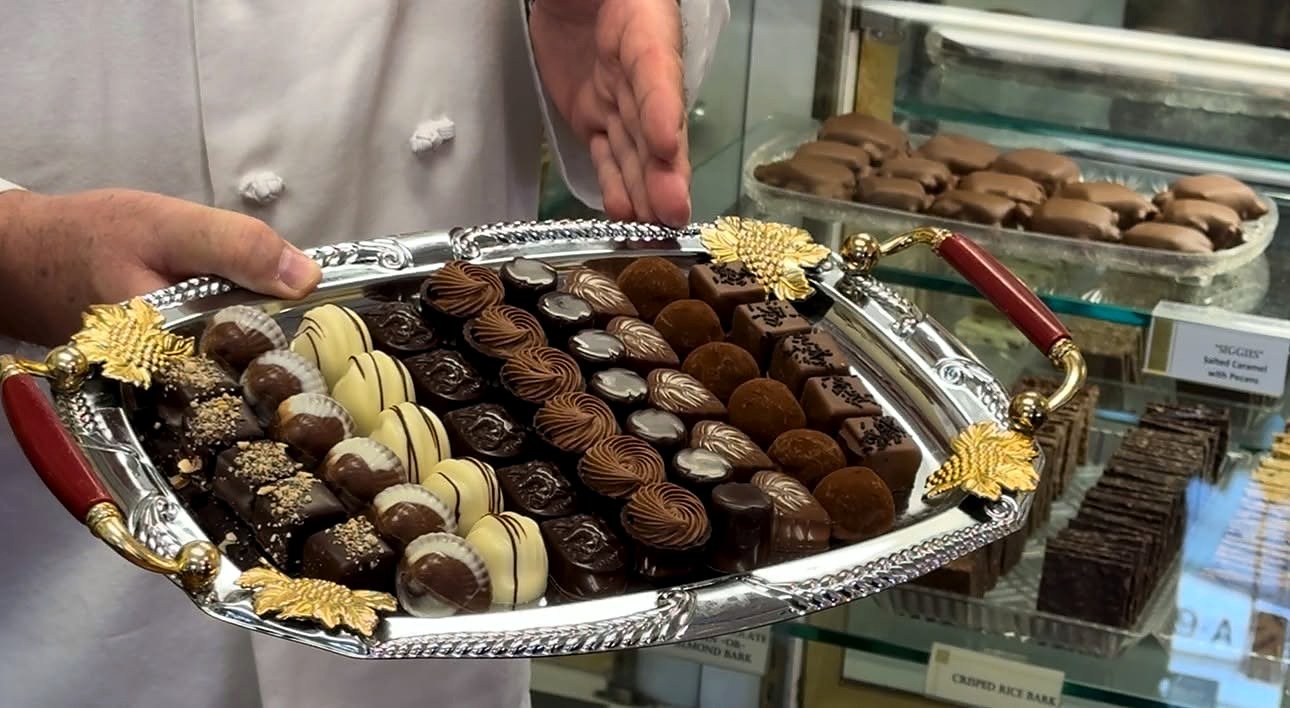 Bandeja de pralines de chocolate belga em Antuérpia