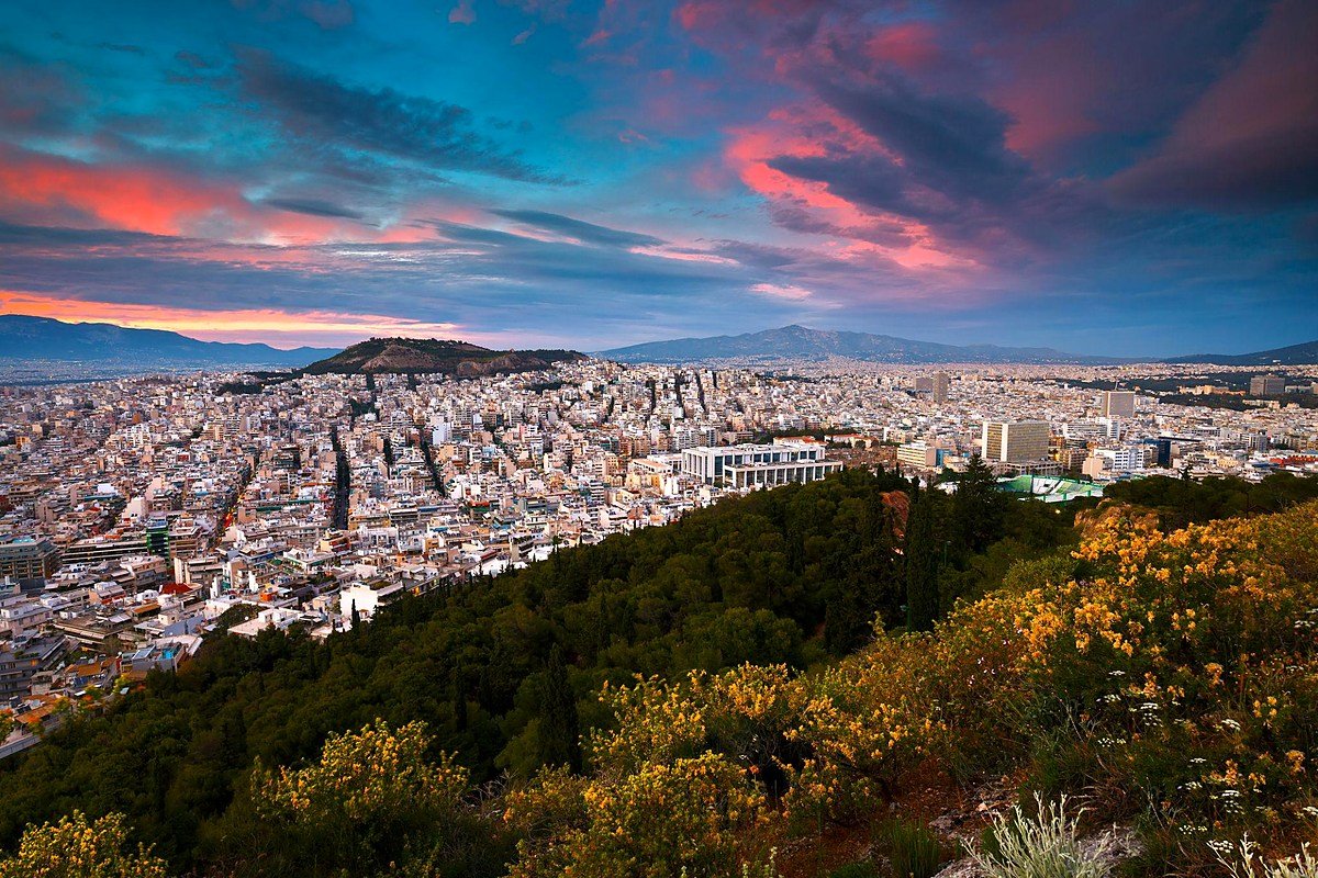 Vista panorâmica de Atenas com o Monte Licabeto