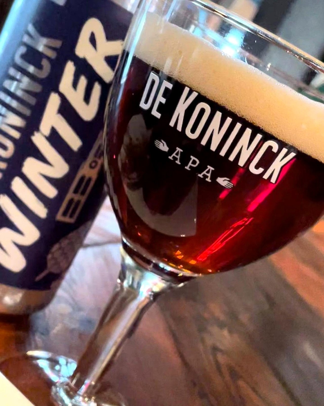Taça de cerveja De Koninck em bar de Antuérpia