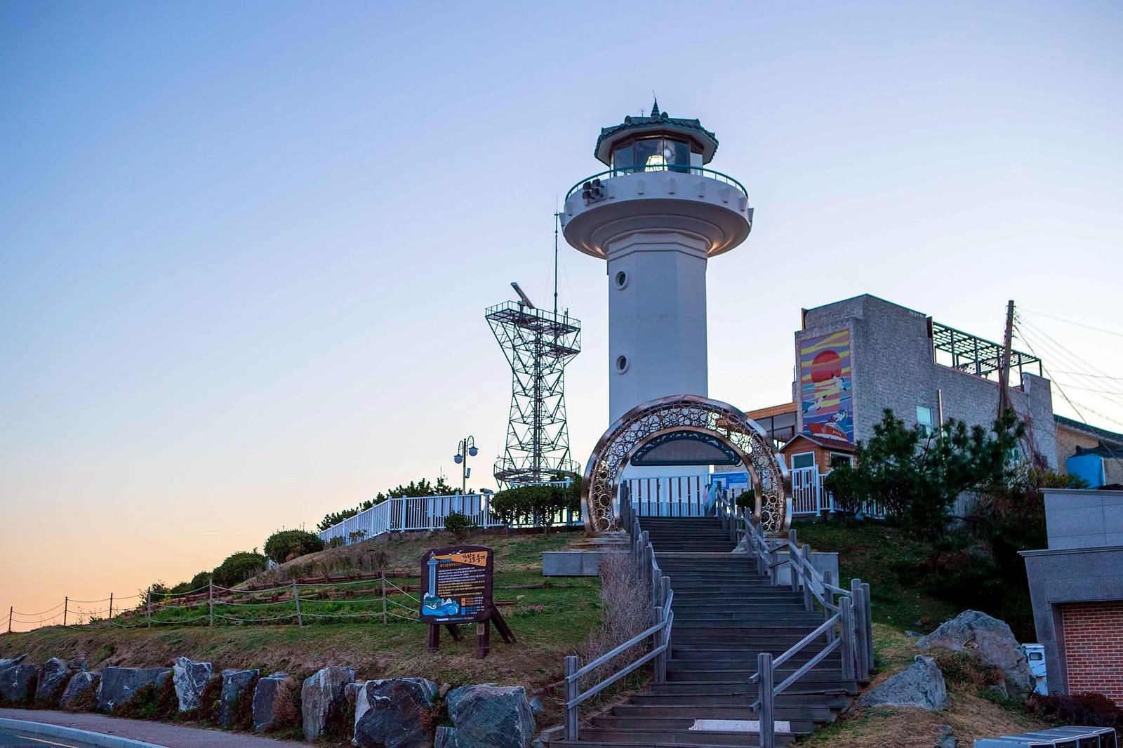 Farol do cabo Ganjeolgot em Ulsan ao entardecer