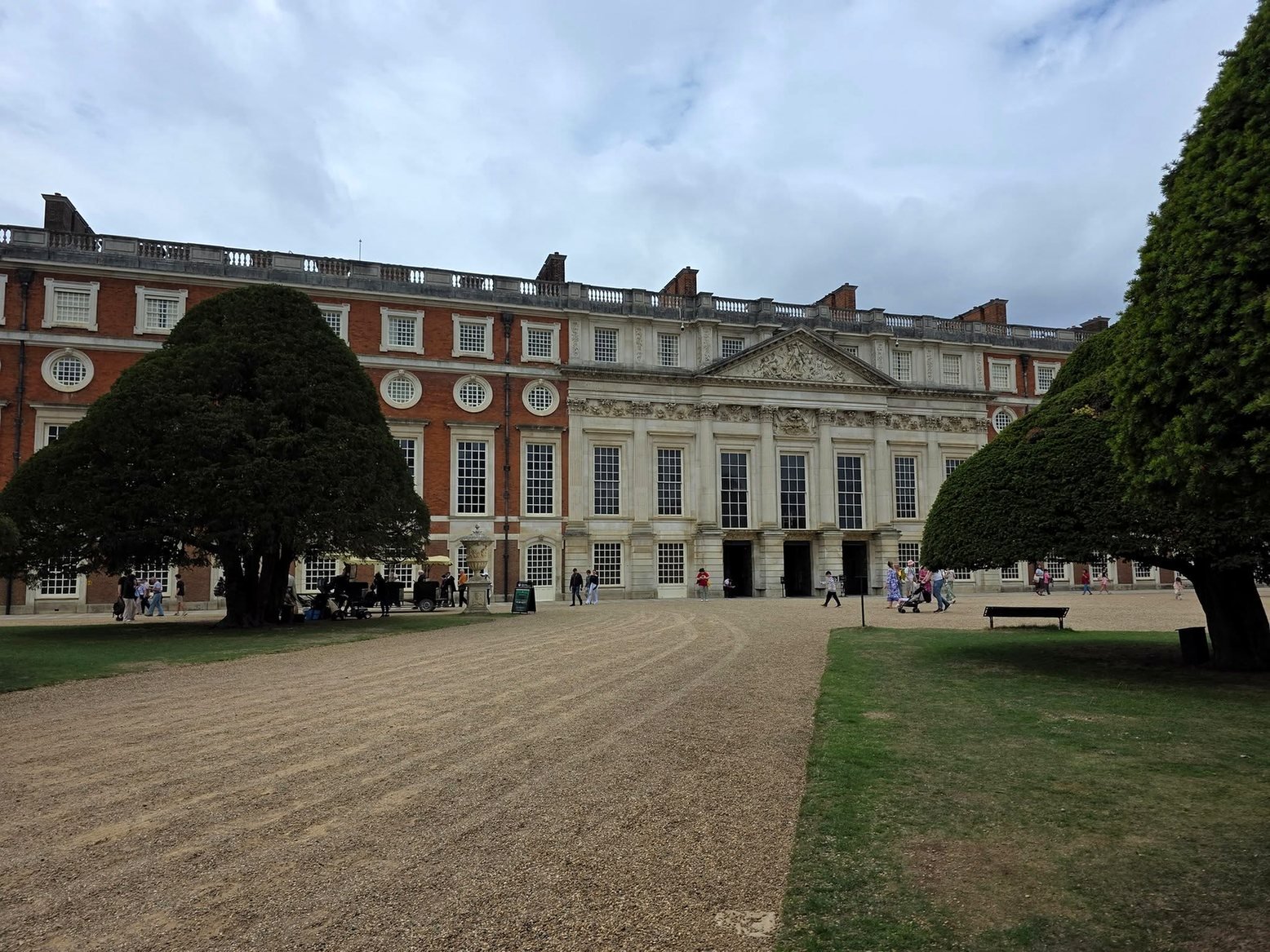 Palácio de Hampton Court e seus jardins, perto de Windsor