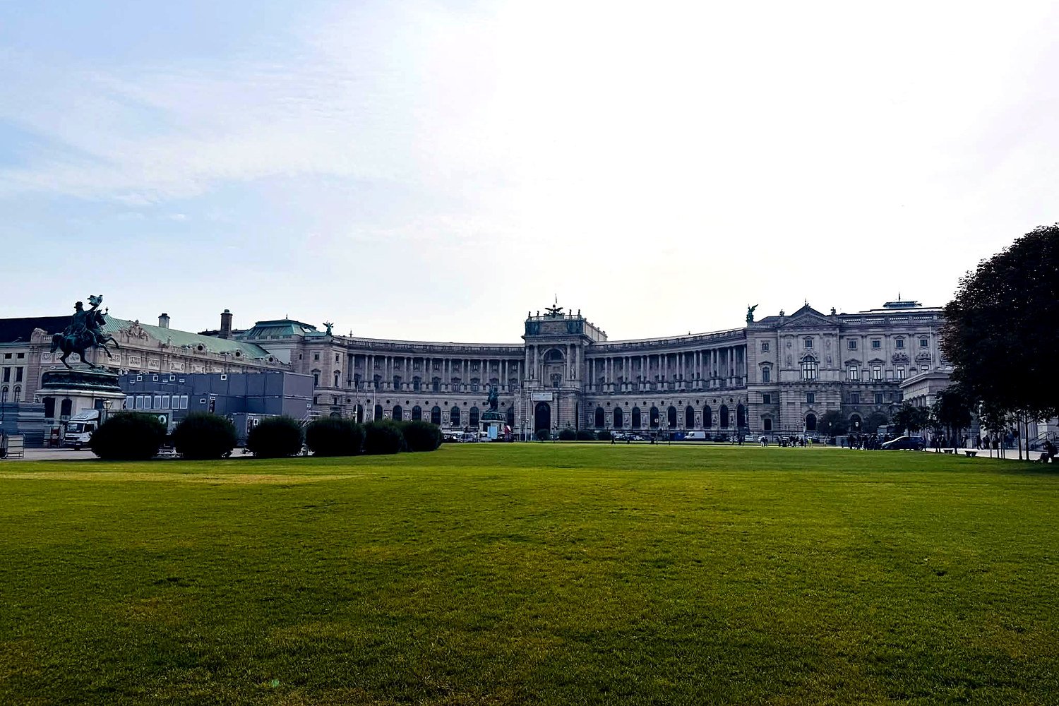 Neue Burg, ala do Palácio de Hofburg, vista dos jardins da Heldenplatz