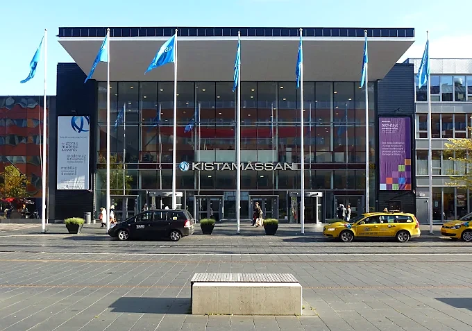 Fachada do centro de eventos Kistamässan, em Kista, Estocolmo