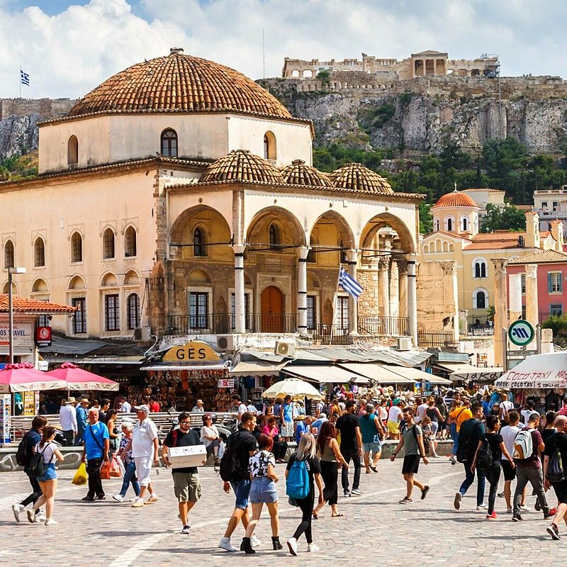 Praça Monastiraki com a Acrópole ao fundo