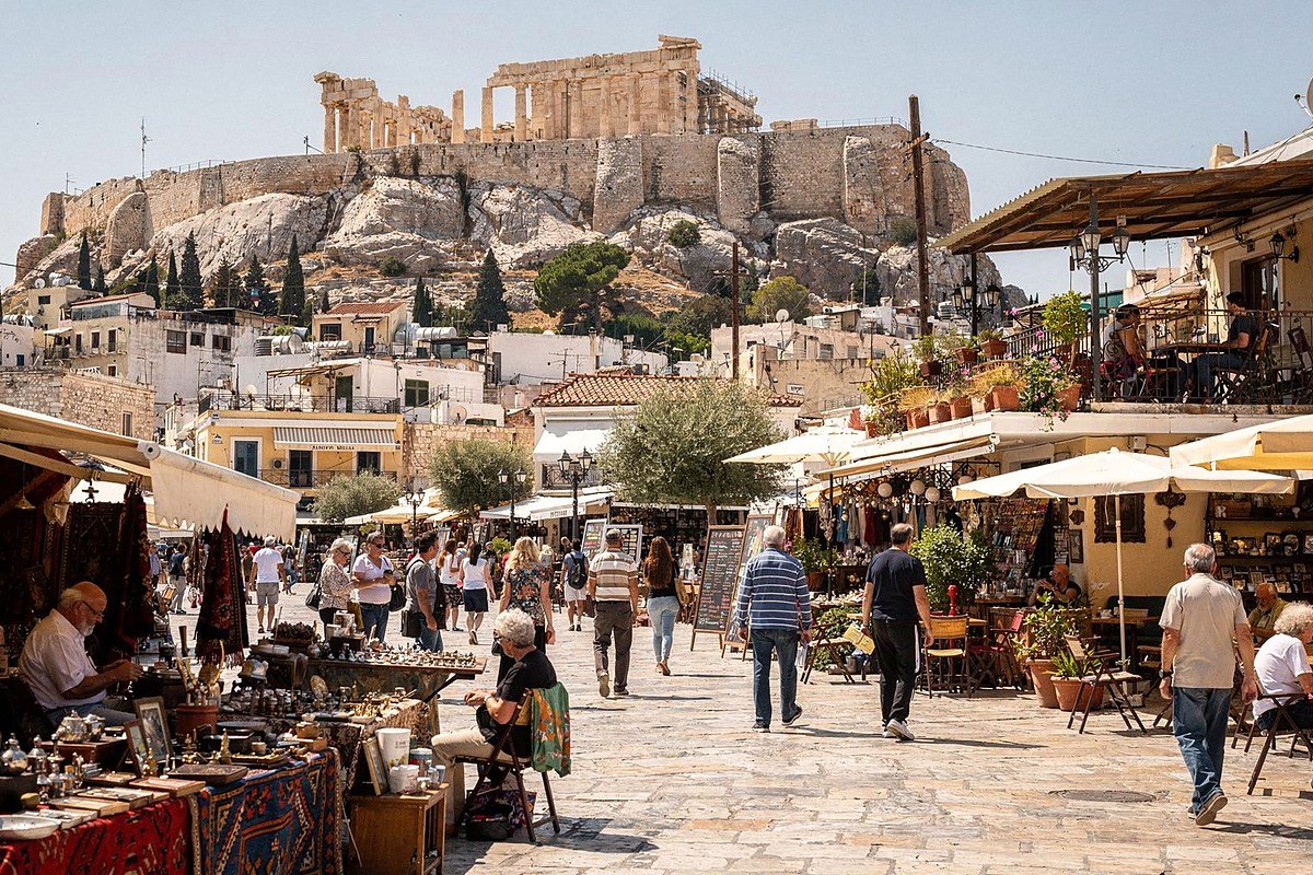 Ruas de Monastiraki com vista para a Acrópole