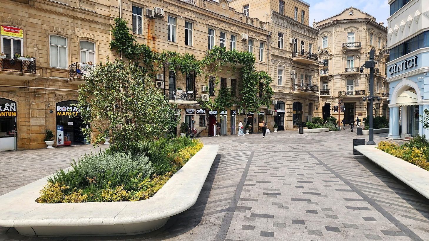 Rua Nizami, calçadão de compras no centro de Baku