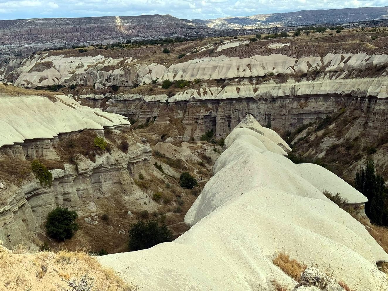 Formações brancas do Vale dos Pombos, entre Göreme e Uçhisar