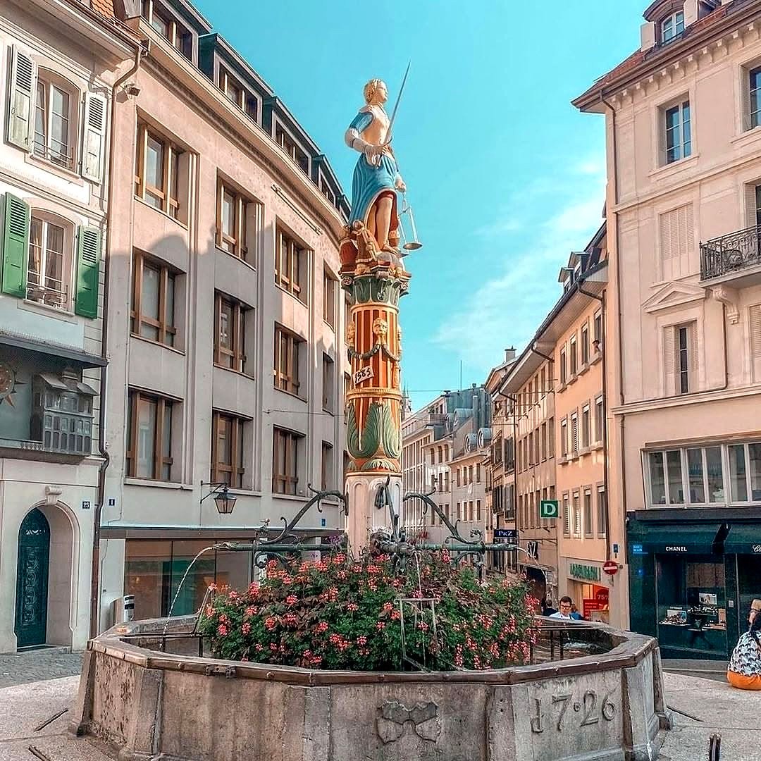 Fonte da Justiça na Place de la Palud, em Lausanne