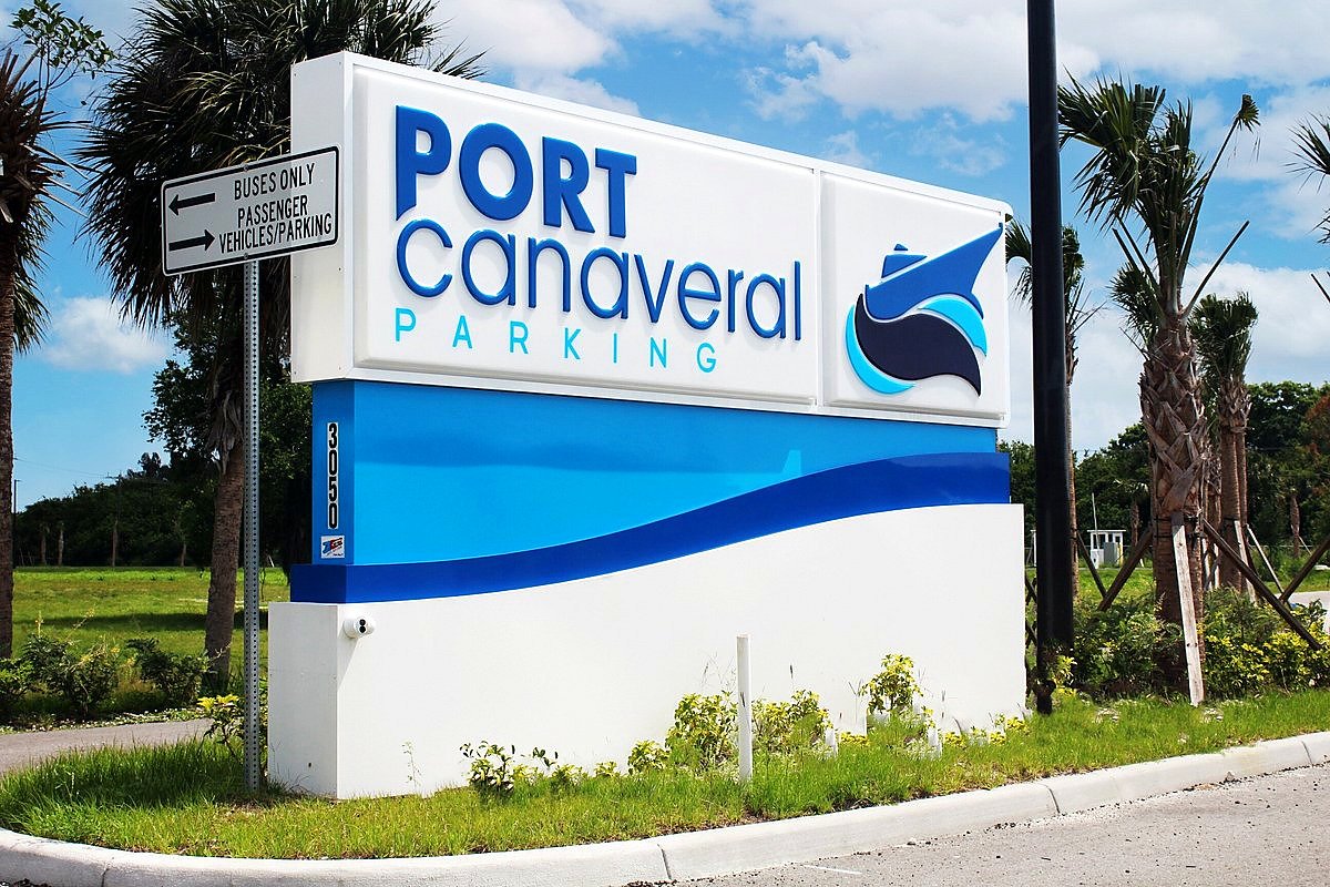 Placa de entrada do estacionamento de Port Canaveral
