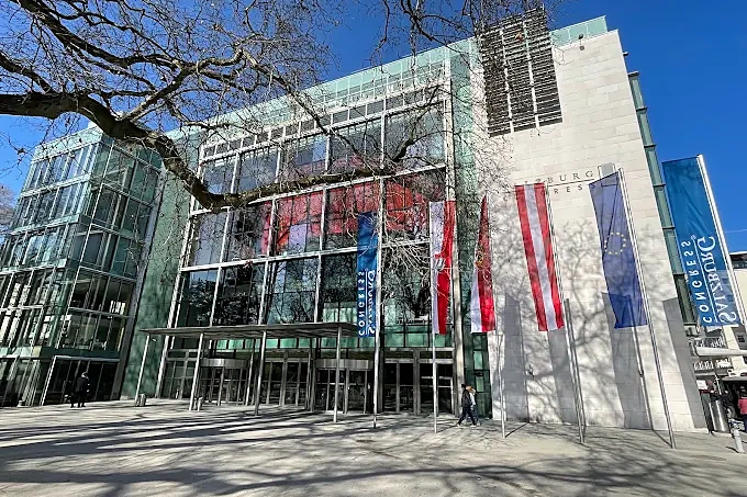 Fachada do Salzburg Congress, centro de convenções no centro de Salzburgo