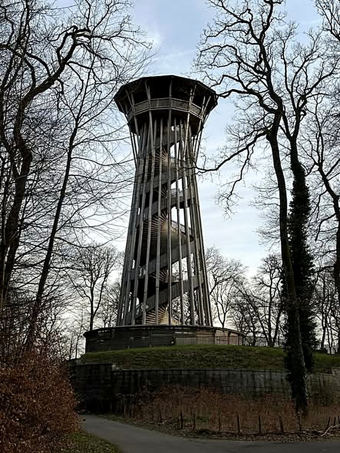 Torre de Sauvabelin, mirante de madeira em Lausanne