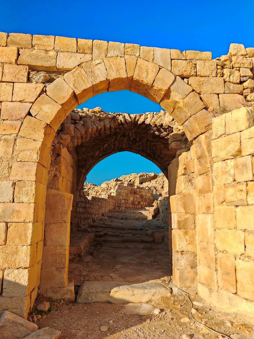 Arco de pedra do Castelo de Shobak, na Jordânia