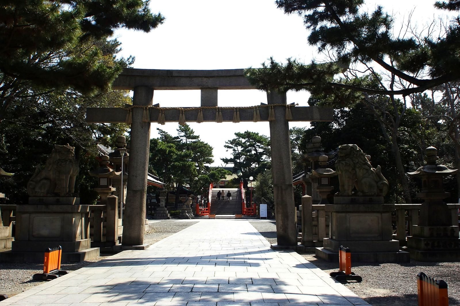 Ponte em arco vermelha Sorihashi no santuário Sumiyoshi Taisha, Osaka
